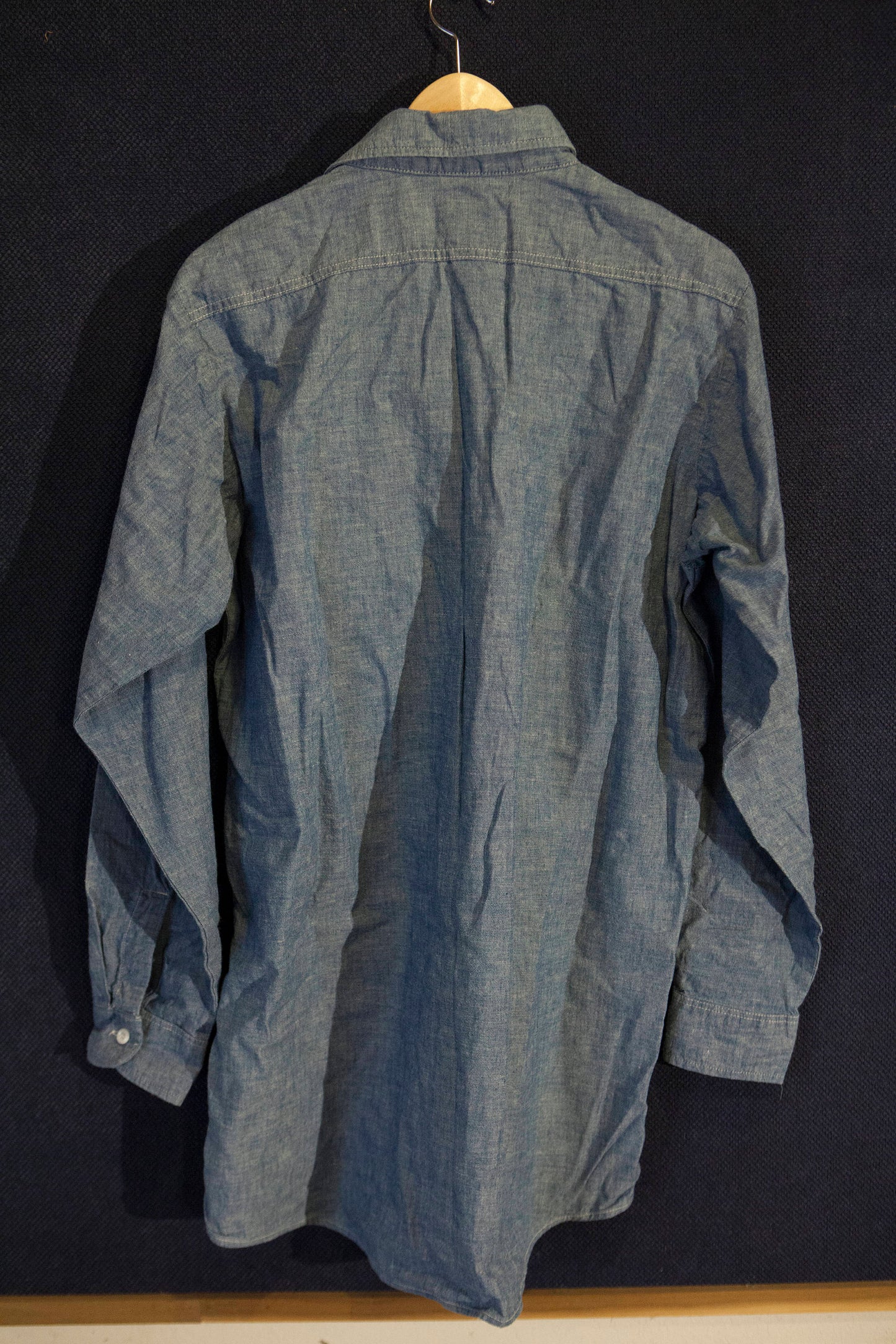 Vintage Osh Kosh B'Gosh 100% Cotton Chambray Workshirt with Acorn Pockets and Pen Holder Size Medium TALL